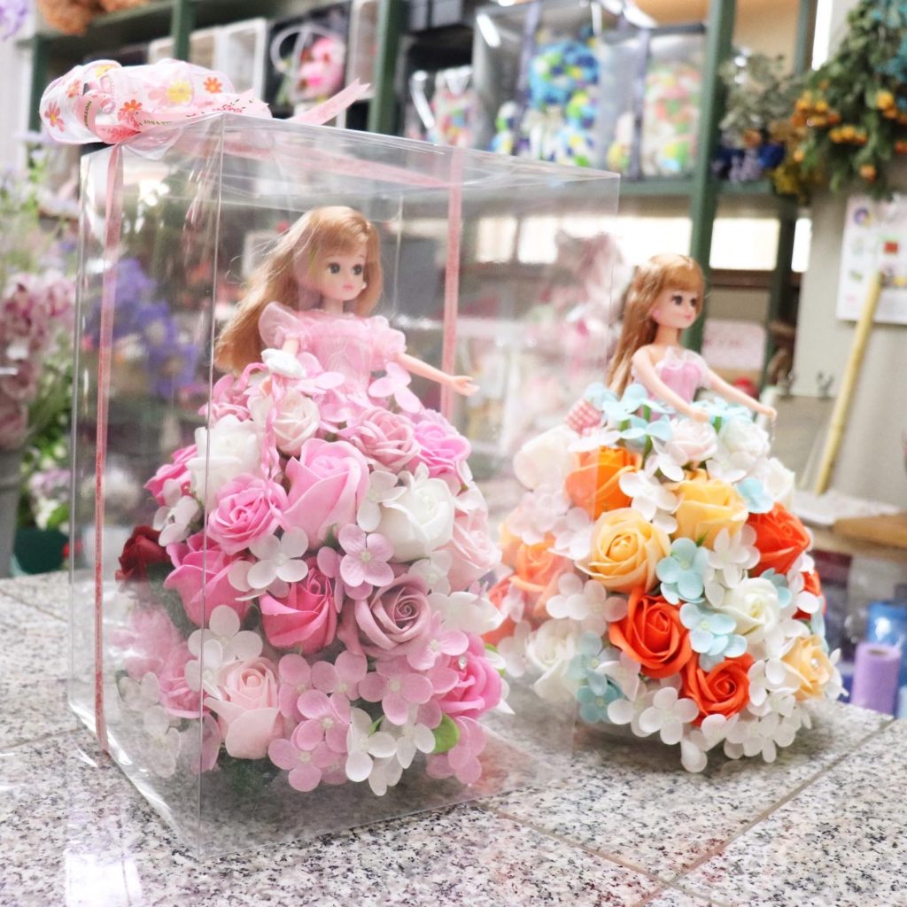 ソープフラワーのドレスのリカちゃん人形
